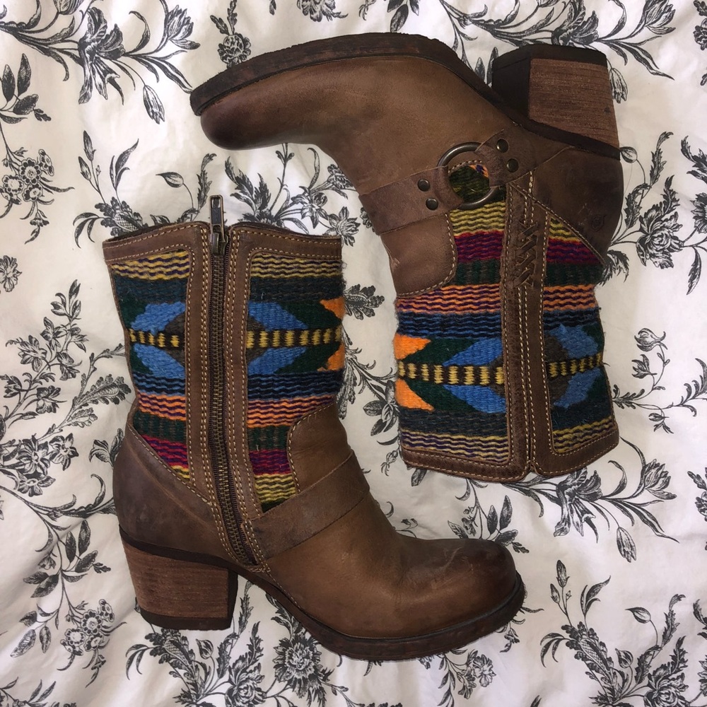 *LIKE NEW* BORN Leather boots with blanket print
